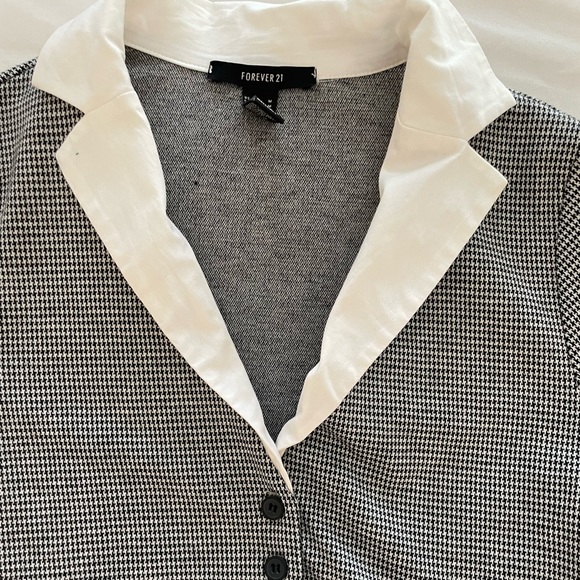 Cropped collared button down - Picture 2 of 5